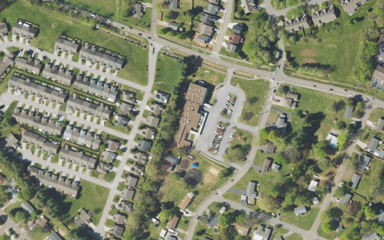 Aerial view of the area around Pleasant Ridge Elementary School on Walnoaks Road, Knoxville, from the 2023 National Agriculture Imagery Program survey